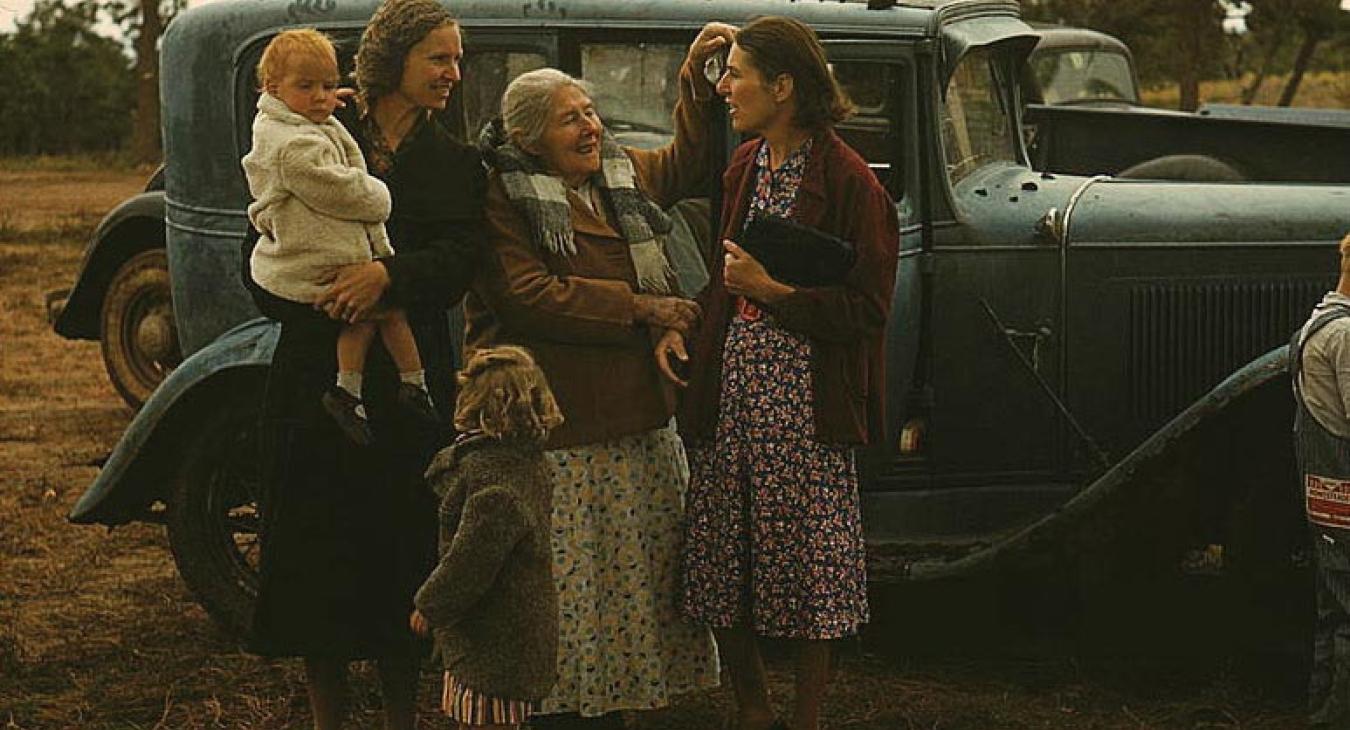 Friends meet in Pie Town at the October 1940 New Mexico Fair. PHOTO COURTESY OF LIBRARY OF CONGRESS